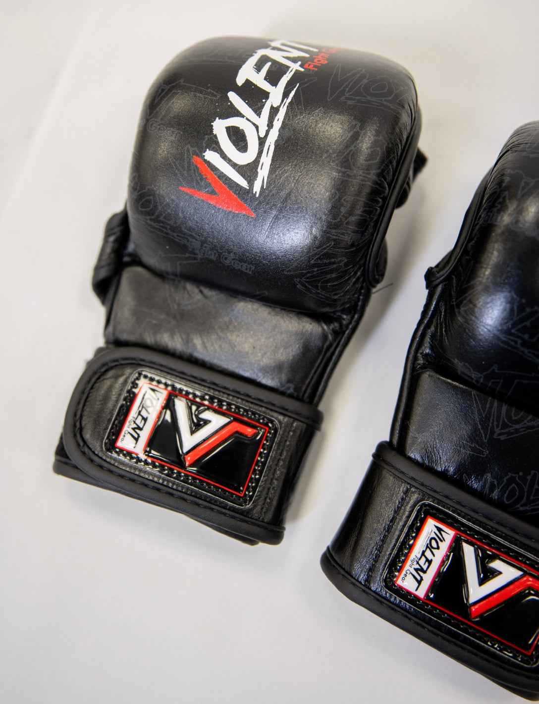 Violent MMA Gloves - Black/White